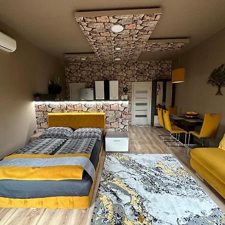 Gold Downtown Apartman Leilighet Debrecen Eksteriør bilde